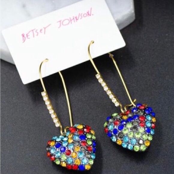 💙 Betsey Johnson stunning drop dangle heart earrings 💙 - Picture 4 of 8